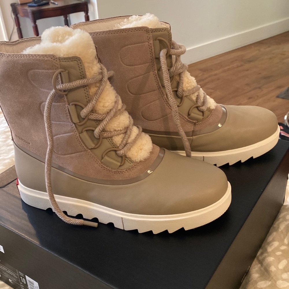 Sorel Joan of Arctic Next Lite snow boots